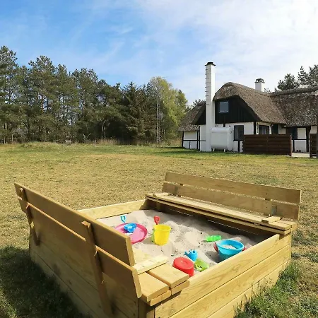 6 Person In L S Holiday home *