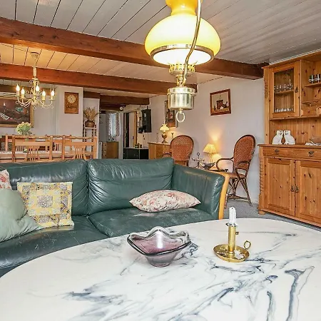 6 Person In L S Holiday home *