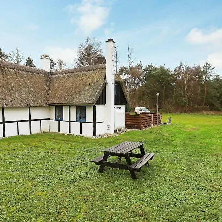 6 Person In L S Holiday home *